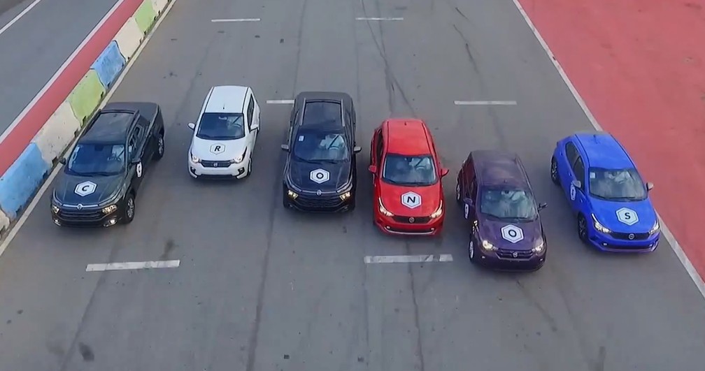 Fiat usou modelos atuais para revelar nome do novo sedã — Foto: Reprodução