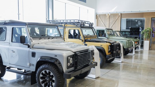 Acervo secreto tem carros do 007, 1° Land Rover e Jaguar de R$ 9 milhões