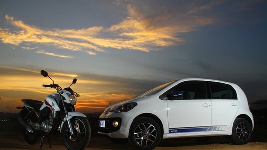 Quem bebe menos? Volkswagen up! TSI x Honda CG Titan 160