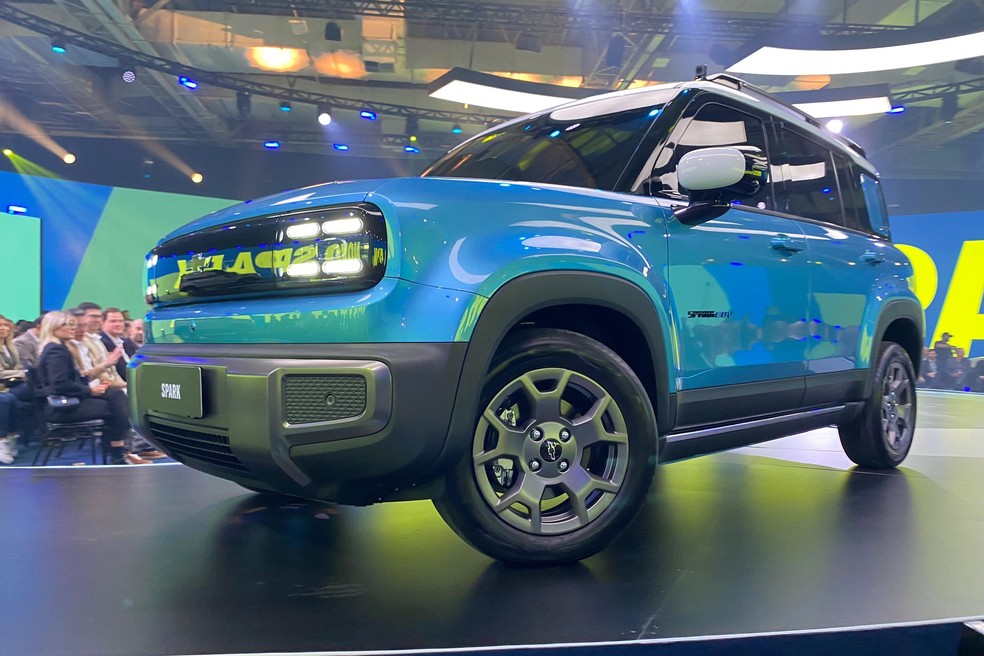 Chevrolet Spark EUV parece um hatch "bombado" por conta das características de crossover — Foto: André Schaun/Auto News Brasil