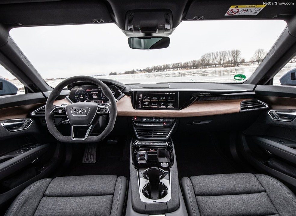 Interior do novo Audi e-tron GT é o mesmo do irmão de preço mas salgado — Foto: Divulgação