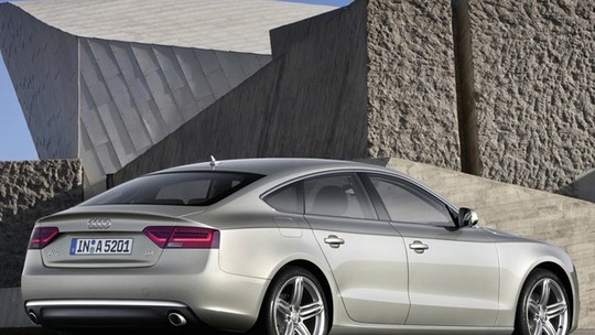 Audi anuncia recall dos modelos A4 e A5 no Brasil por risco de incêndio