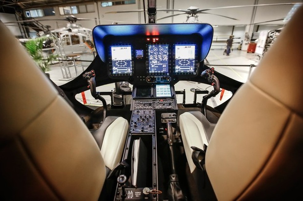 Painel tem duas telas LCD no console central (Foto: Divulgação) — Foto: Auto Esporte