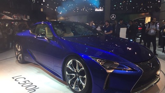Lexus LC 500h, cupê híbrido de 359 cv, é destaque da marca para o Salão