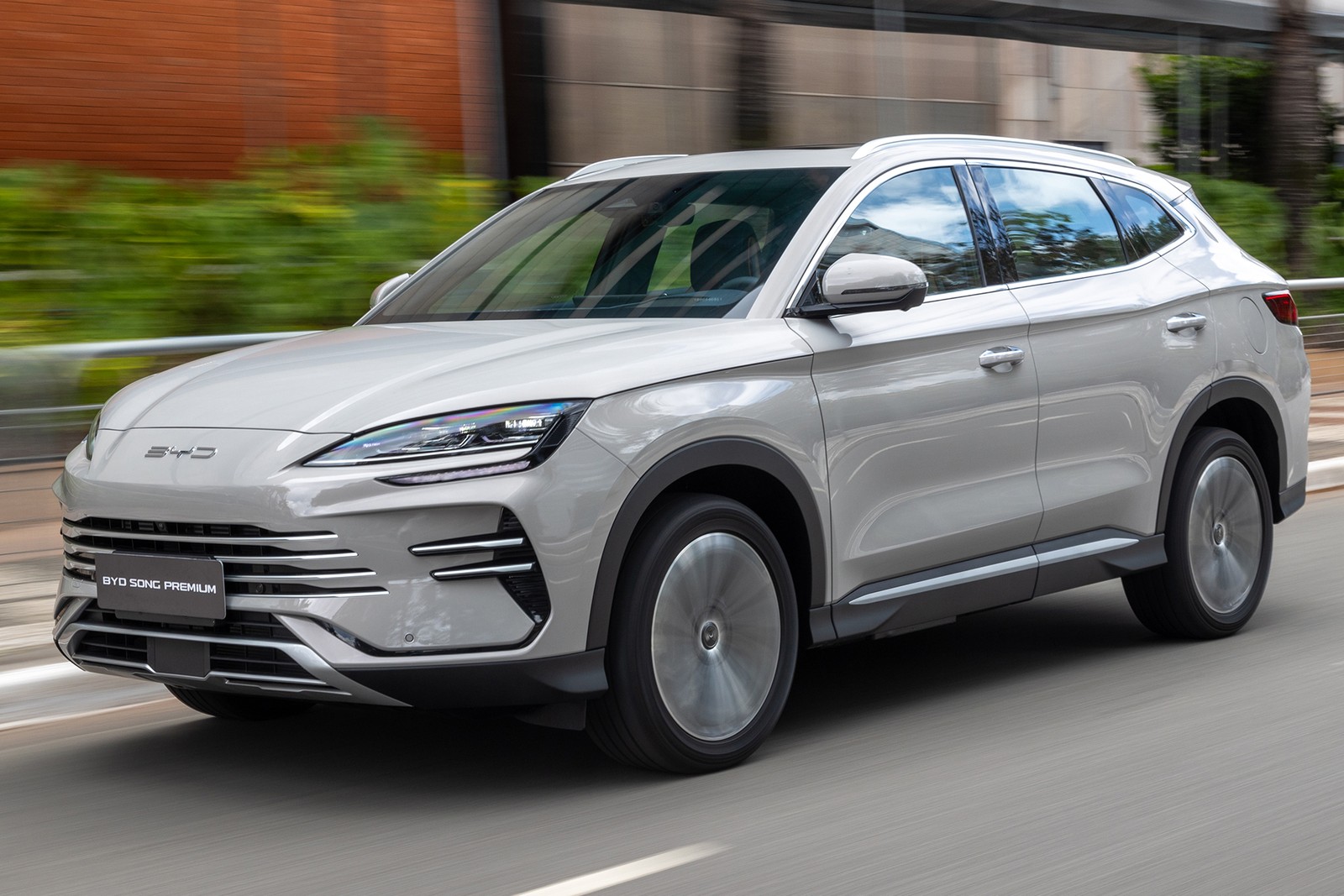 BYD Song Plus Premium dianteira esquerda — Foto: Divulgação/BYD