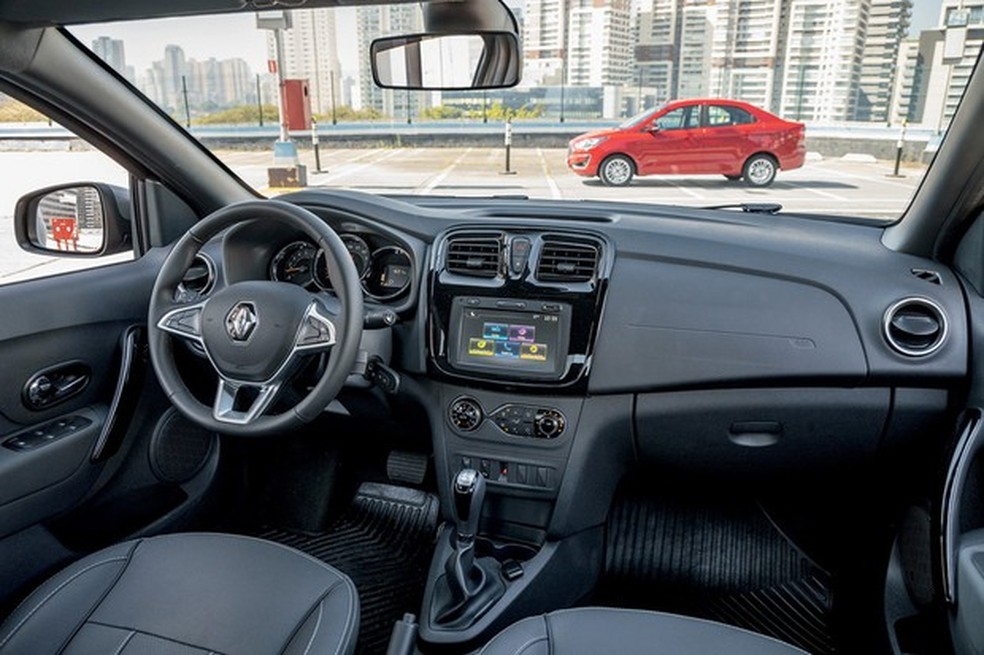 O interior do Logan melhorou bastante em relação ao antecessor (Foto: Marcos Camargo/Auto News Brasil) — Foto: Auto Esporte