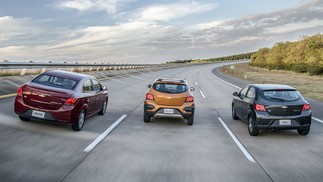 Novos Chevrolet Onix e Prisma
