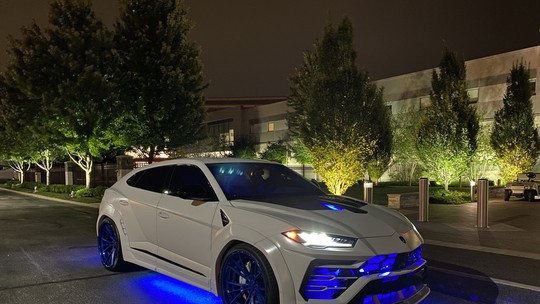 Lamborghini Urus de astro da NFL tem 900 cv, interior todo azul e neon ao estilo Velozes & Furiosos