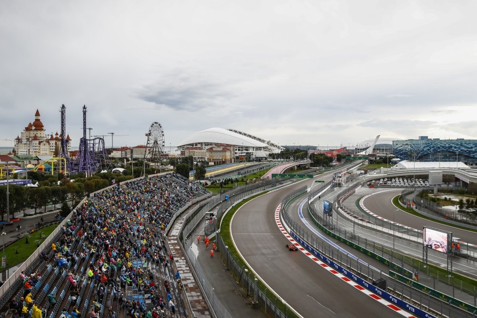 Lewis Hamilton foi o campeão do GP da Rússia em 2021; Verstappen ficou em segundo — Foto: Divulgação