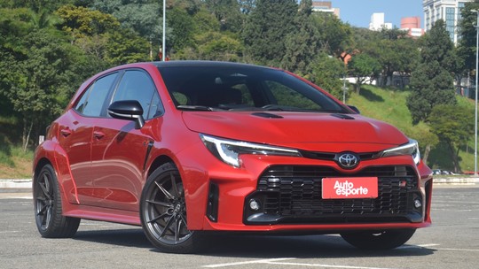 10 absurdos do Toyota GR Corolla de R$ 462 mil que o Corolla sedã não tem