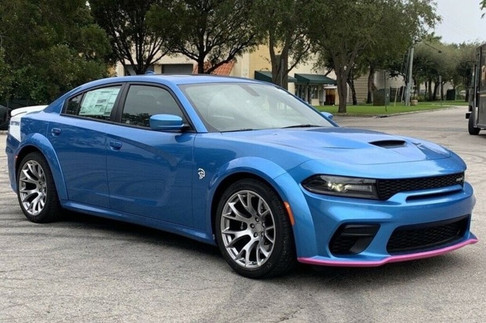 Resta saber se os proprietários vão continuar rodando por aí com protetores pink grudados no para-choque (Foto: Reprodução) — Foto: Auto Esporte
