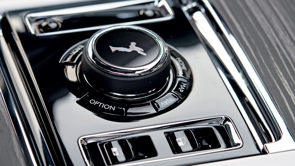 Rolls-Royce Spectre tem diâmetro de giro é de 12,7 metros — Foto: Divulgação