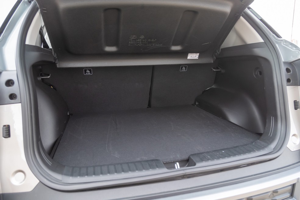 Porta-malas do Hyundai Creta tem 422 litros — Foto: Renato Durães/Auto News Brasil
