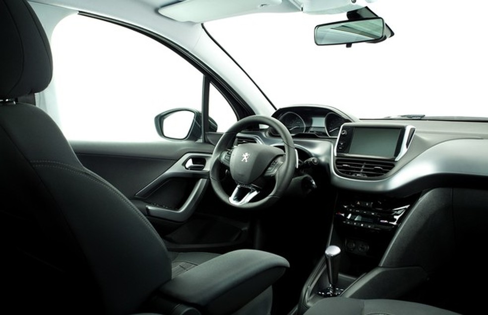 Interior do Peugeot 208 2017 (Foto: Divulgação) — Foto: Auto Esporte