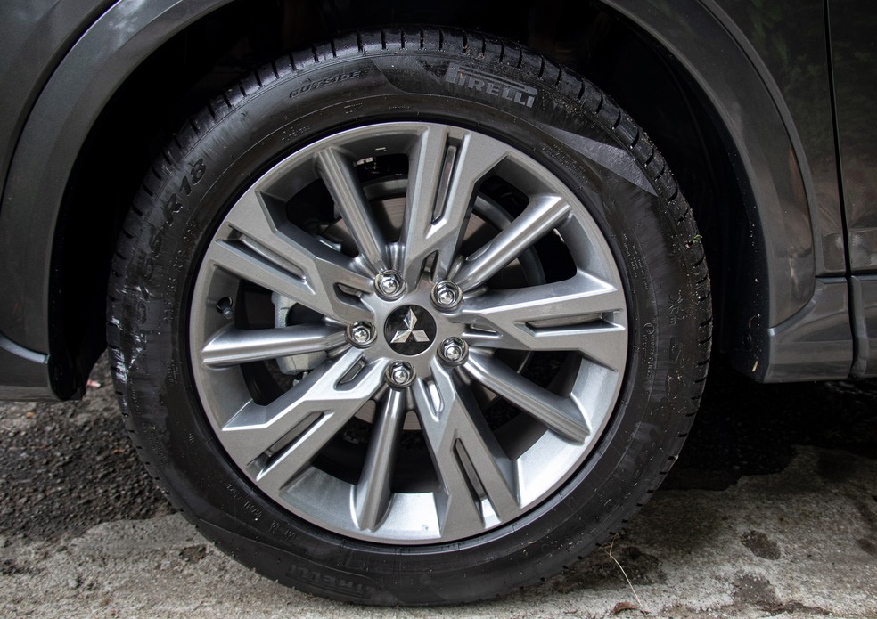 Mitsubishi Eclipse Cross Rush tem rodas de 18 polegadas — Foto: André Paixão/Auto News Brasil