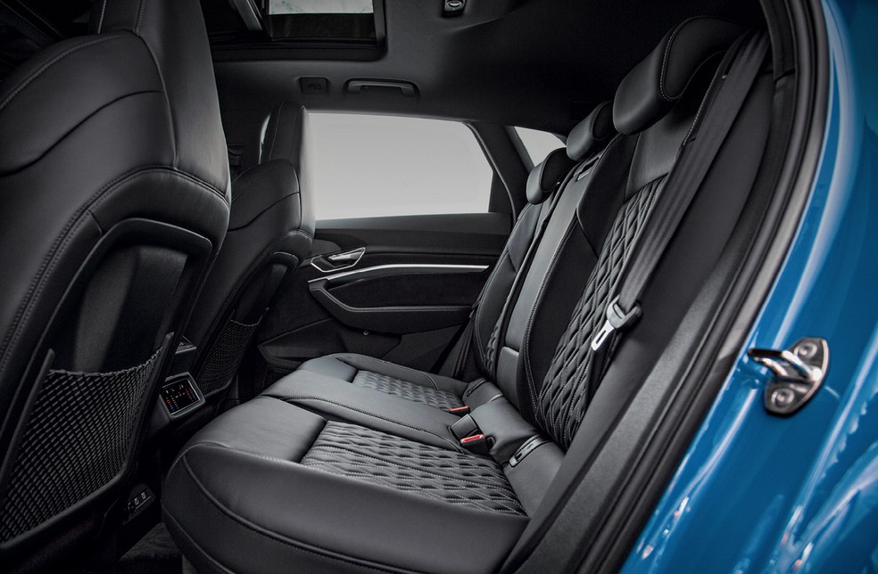 Audi e-tron é espaçoso — Foto: Renato Durães