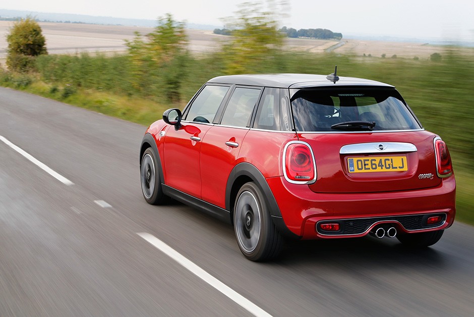 Mini Cooper com cinco portas