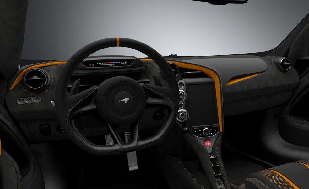 O interior traz detalhes no tradicional laranja Papaya que e a equipe usa na F1 — Foto: Divulgação