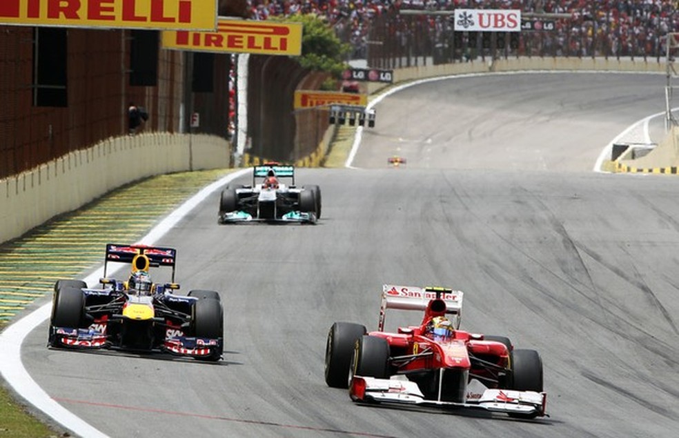 MAssa e Vettel no GP do Brasil de 2011 (Foto: Divulgação) — Foto: Auto Esporte