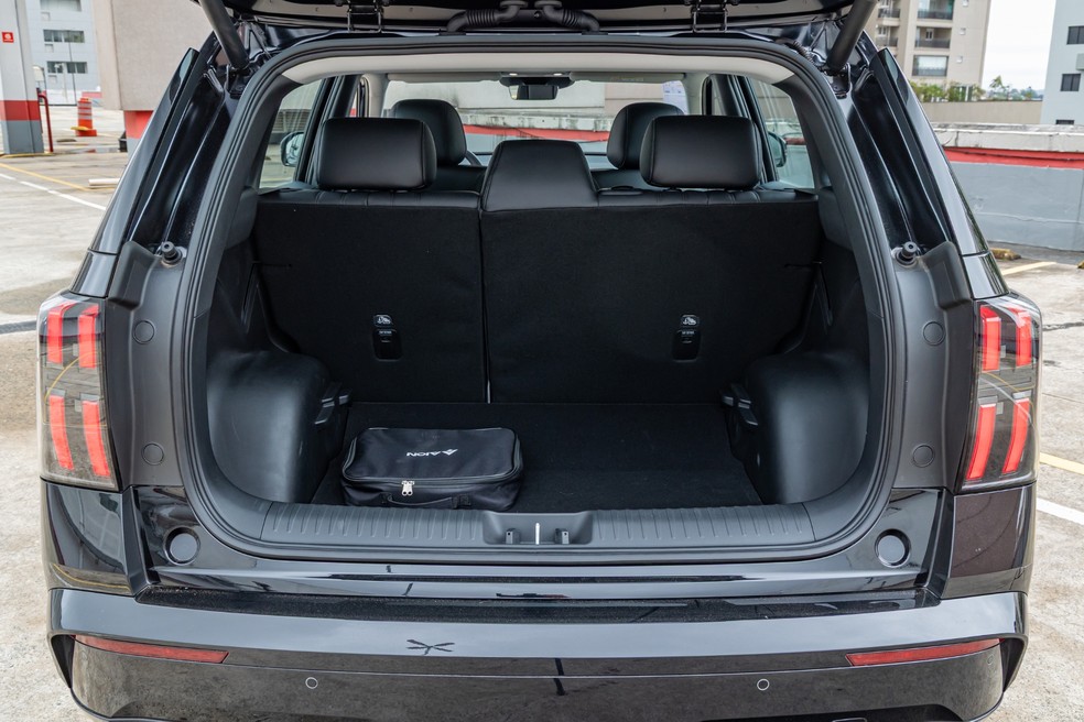Porta-malas do GAC Aion V acomoda 427 litros — Foto: Renato Durães/Auto News Brasil