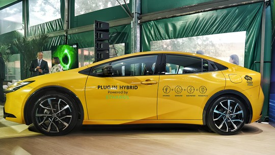 Toyota Prius híbrido plug-in flex antecipa motor de nova picape no Brasil