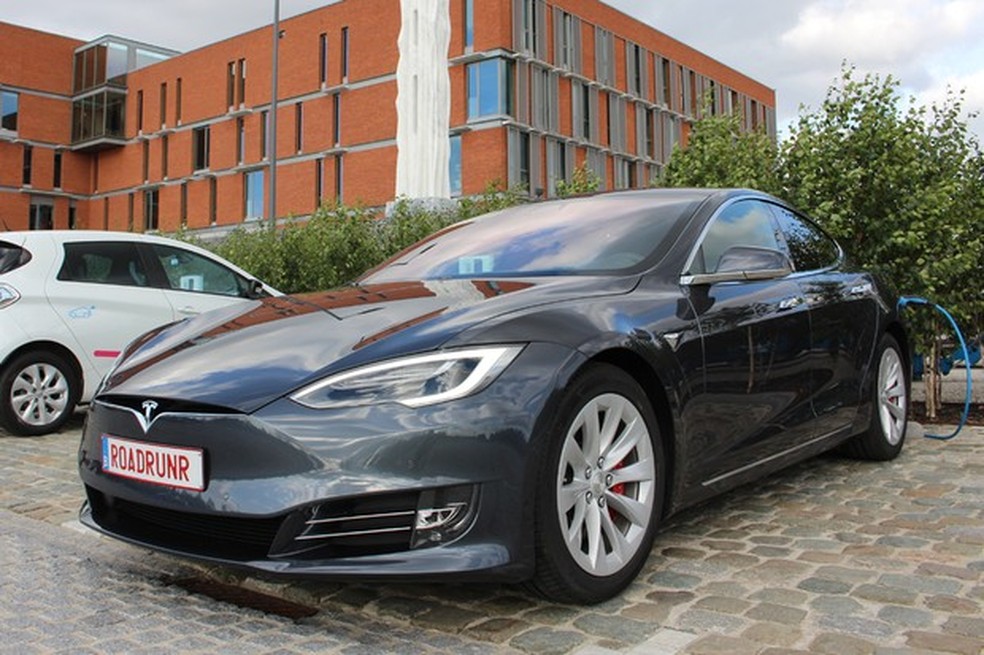 Tesla Model S percorre 900 km com única carga (Foto: Reprodução / Steven Peeters) — Foto: Auto Esporte