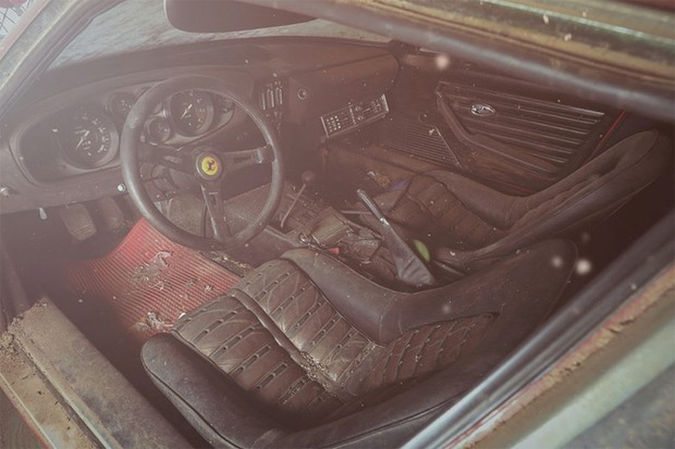 Interior está apenas sujo, mas a conservação geral é melhor do que aparenta (Foto: Divulgação) — Foto: Auto Esporte
