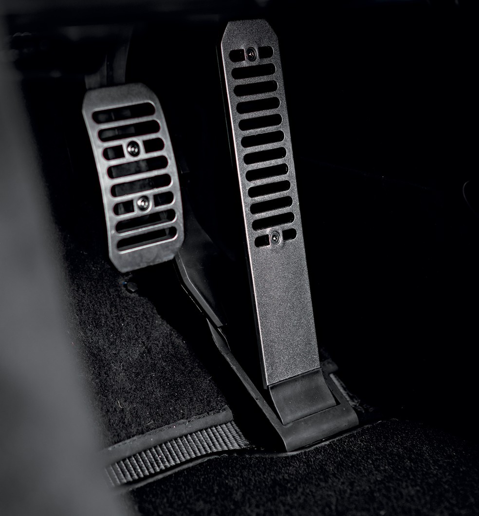Seja lá qual for o pedal que você pisar, as respostas do McLaren são alucinantes — Foto: Divulgação