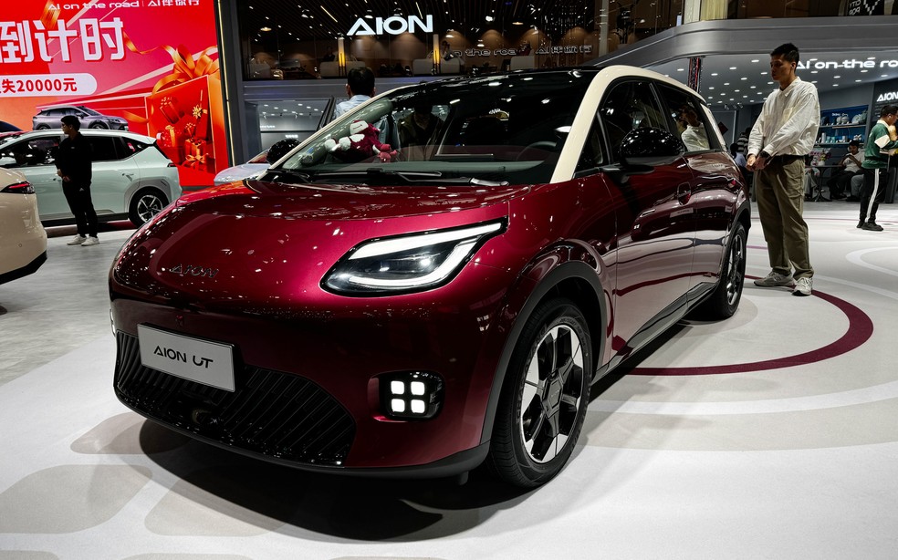 GAC Aion RT é maior que um BYD Dolphin — Foto: André Paixão/Auto News Brasil