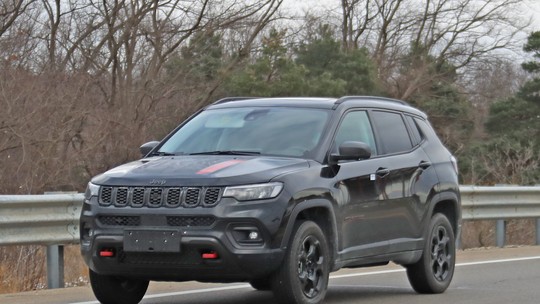 Jeep Compass Trailhawk 2022 é flagrado antes de lançamento no Brasil