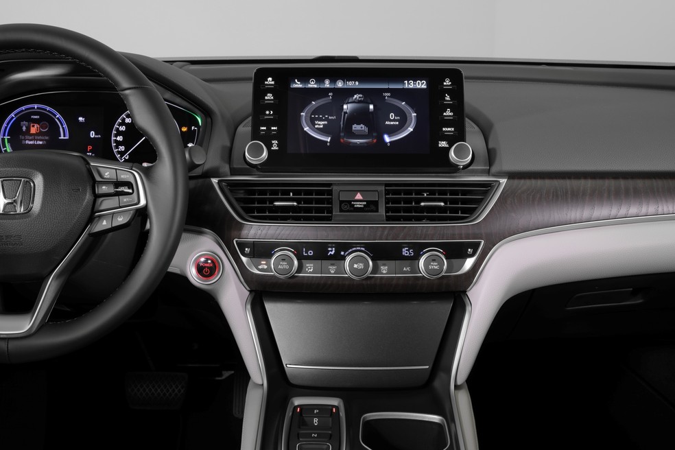 Honda Accord Híbrido: tela multimídia é sensível ao toque e possui 8 polegadas — Foto: Divulgação