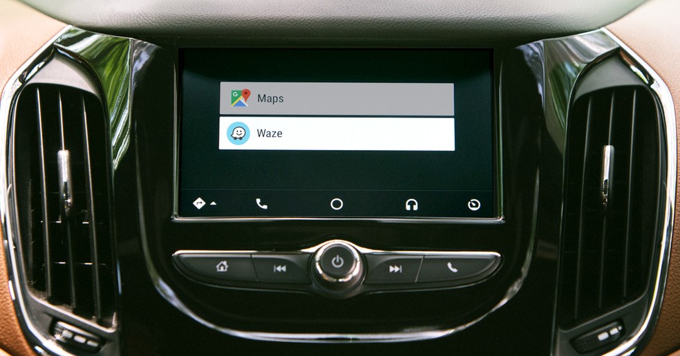 Tela mostra opção entre o Google Maps e o Waze — Foto: Divulgação