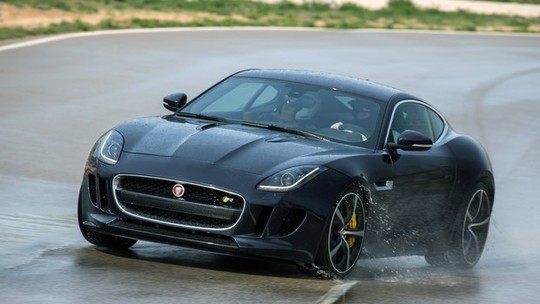 Jaguar F-Type Coupé chega ao Brasil por a partir de R$ 426.300