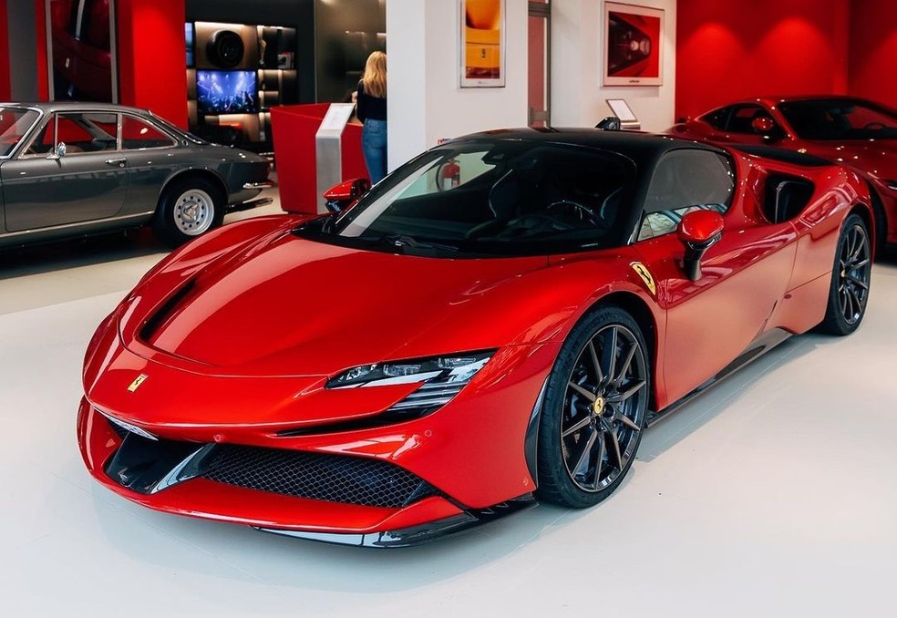 Ferrari aparece mais uma vez na lista, dessa vez é a SF90 Stradale — Foto: Twitter/@Aperta