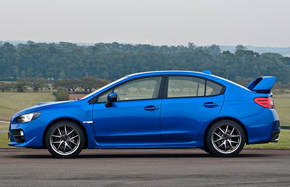 As rodas BBS aro 18 poderiam vir na cor dourada para os saudosistas (Foto: Ivan Carneiro/Divulgação) — Foto: Auto Esporte