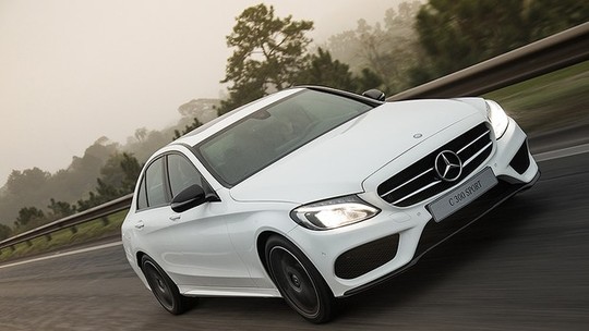 Mercedes Classe C reestilizado será apresentado em março