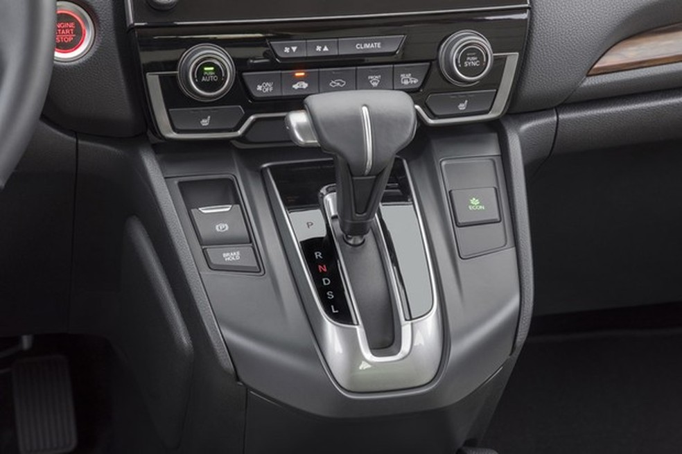 Alavanca do câmbio fica no console, próxima ao volante (Foto: Divulgação) — Foto: Auto Esporte