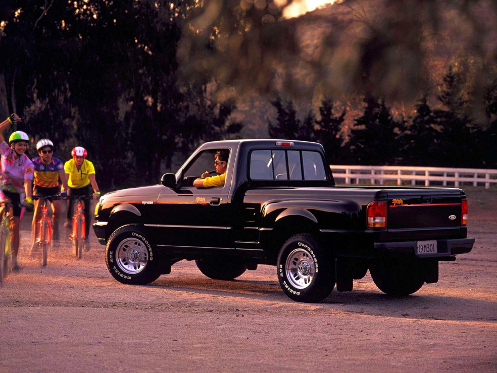 Ford Ranger Splash é a picape que já pode desfilar com a placa de colecionador a partir de 2024  — Foto: Divulgação