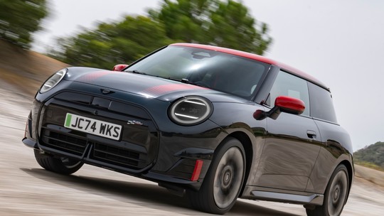 Teste: Mini JCW elétrico promete sensação de kart por R$ 330 mil