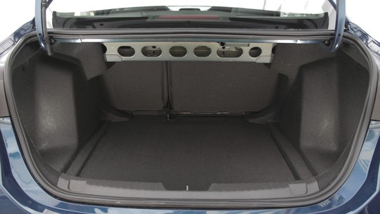 Vídeo: Quanto cabe no porta-malas do Chevrolet Onix Plus?