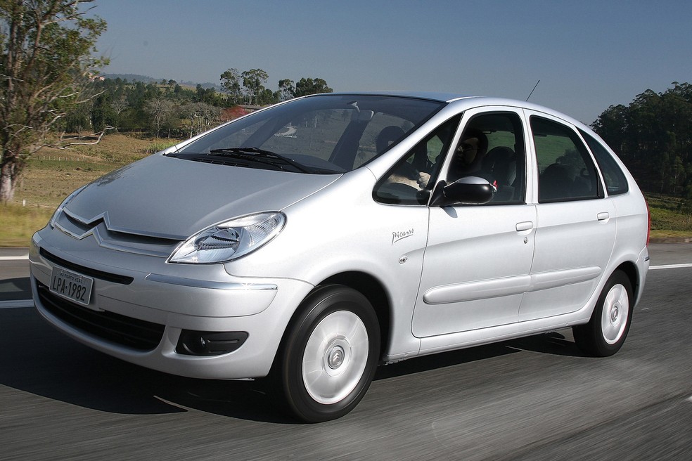Citroën Xsara Picasso 2007-2010 dianteira movimento — Foto: Divulgação