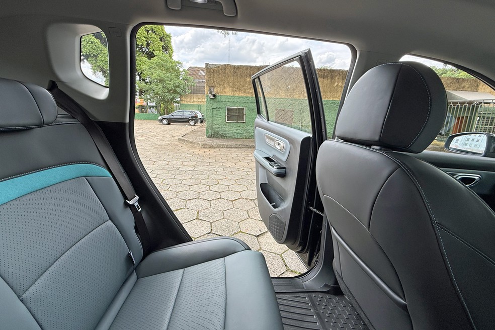 Portas traseiras do GAC Aion Y abrem a quase 90 graus — Foto: André Paixão/Auto News Brasil