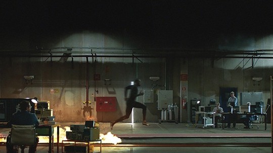 Nissan desafia Usain Bolt a correr contra o fogo