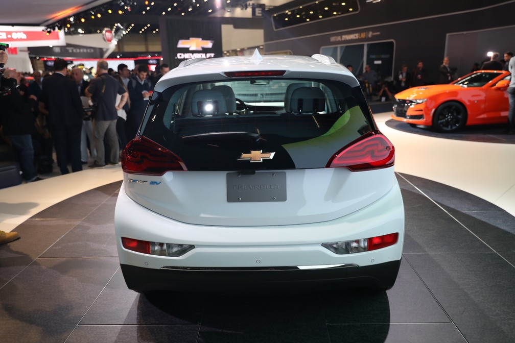 Carro elétrico da Chevrolet começa a ser vendido em outubro no Brasil