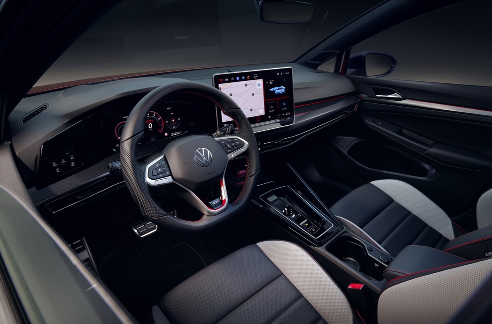 Volkswagen Golf GTI 2024 terá tela de 15 polegadas na central multimídia — Foto: Divulgação