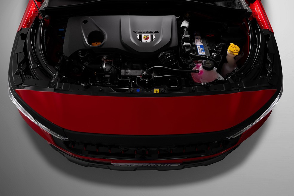 Fiat Fastback Abarth 2026 mantém os 185 cv de potência — Foto: Divulgação