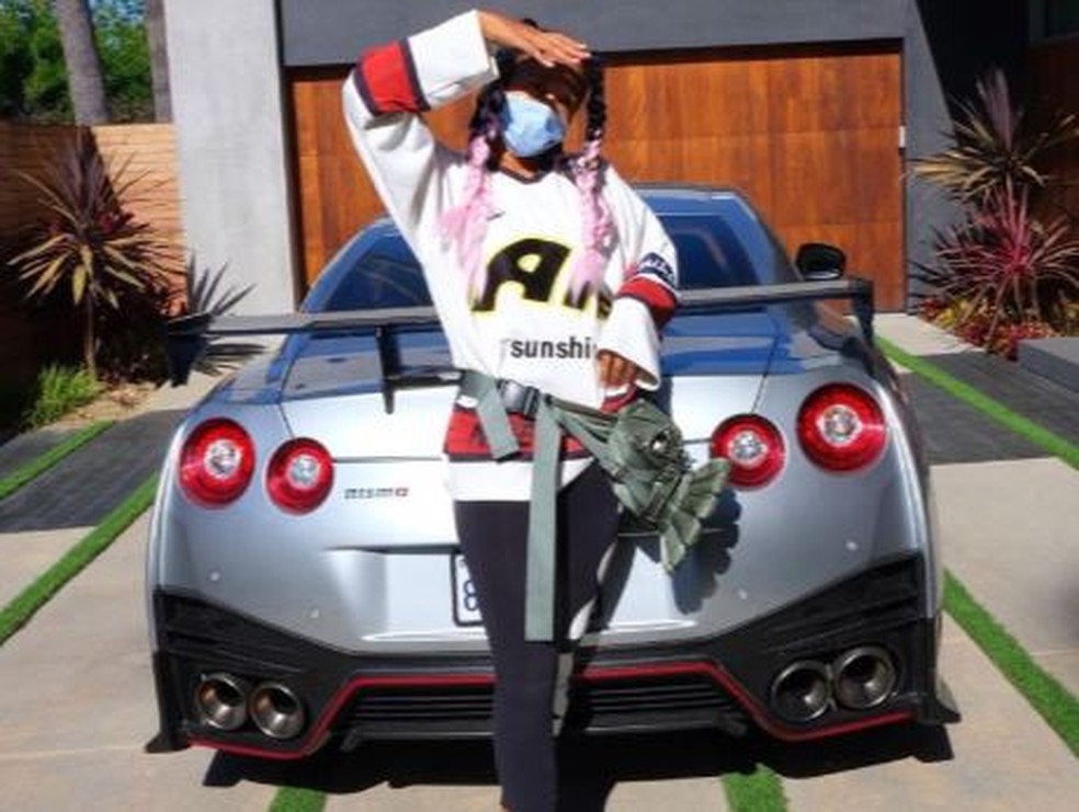 Naomi Osaka recebeu da Nissan uma série especial do GT-R — Foto: Reprodução