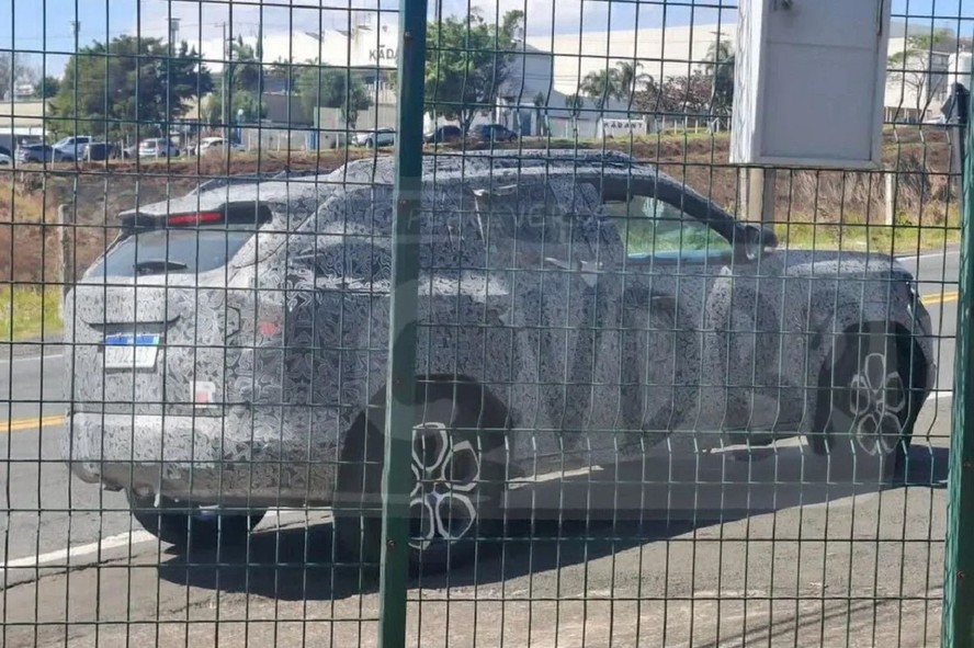 Flagra do Dacia Duster no interior de São Paulo