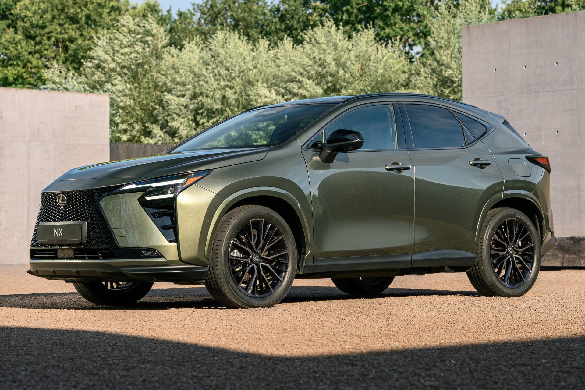 Novo Lexus NX estreia painel inédito e suspensão calibrada em Nürburgring