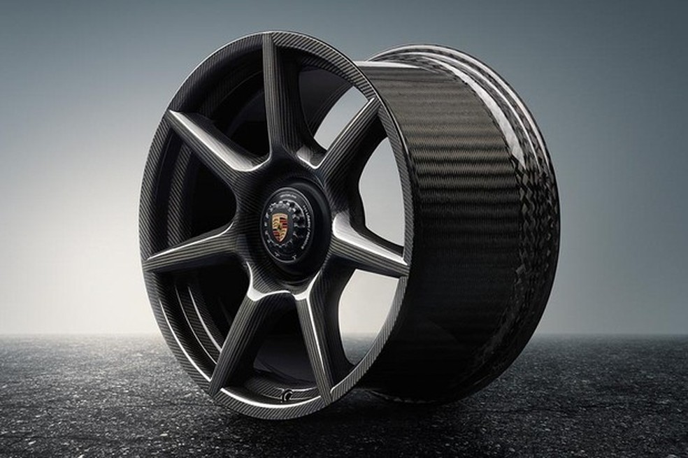 As novas rodas de plástico reforçado com fibra de carbono têm comportamento mais próximo dos aros de aço — Foto: Auto Esporte